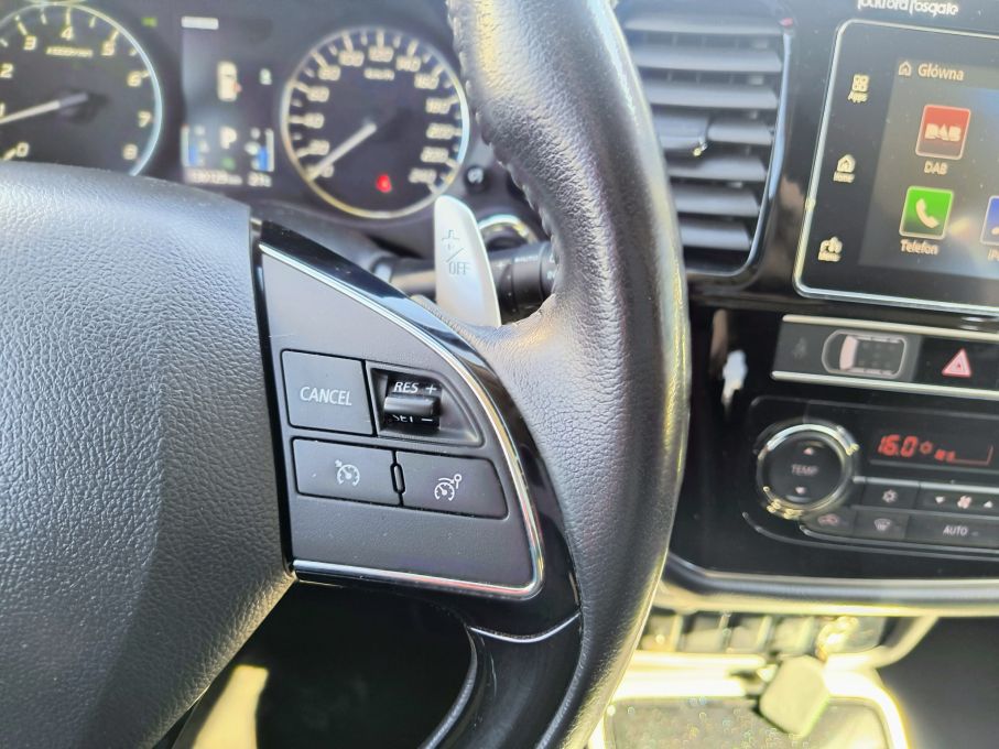 NOWA LOKALIZACJA Mitsubishi Outlander 2.0 benzyna Automat 7 osobowy Salon 23