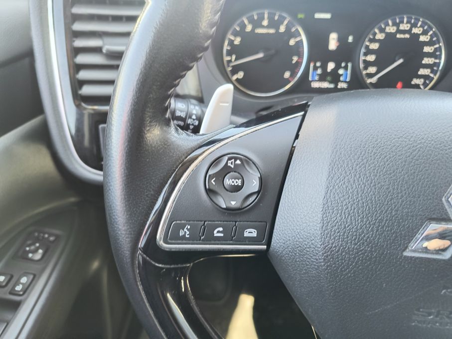 NOWA LOKALIZACJA Mitsubishi Outlander 2.0 benzyna Automat 7 osobowy Salon 24