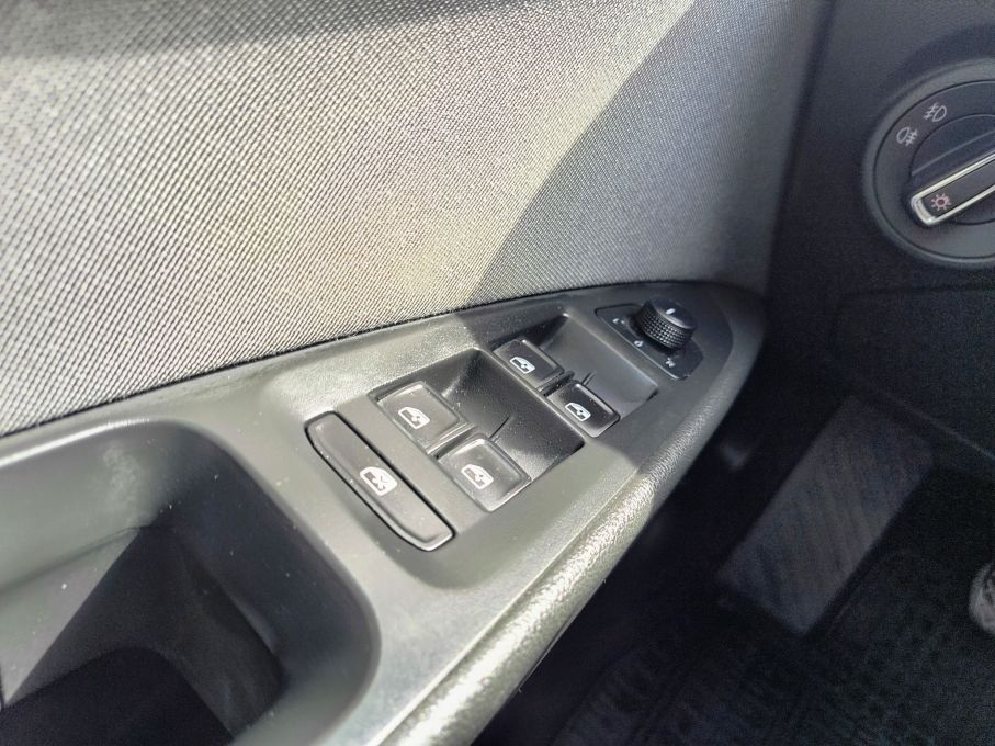 Seat Leon 1,6 TDI 115KM STYLE  Kombi, Salon PL 25
