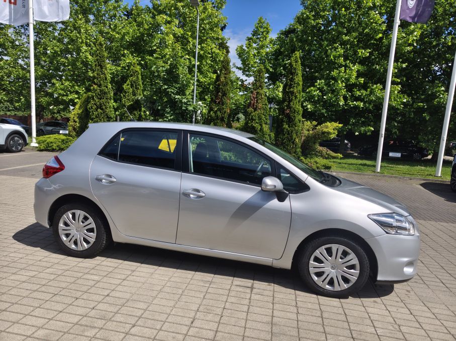 NOWA LOKALIZACJA Toyota Auris 1.6 benzyna 132KM Niski Przebieg  4