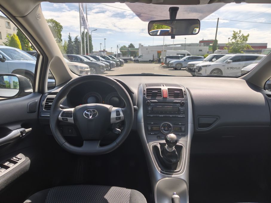 NOWA LOKALIZACJA Toyota Auris 1.6 benzyna 132KM Niski Przebieg  12