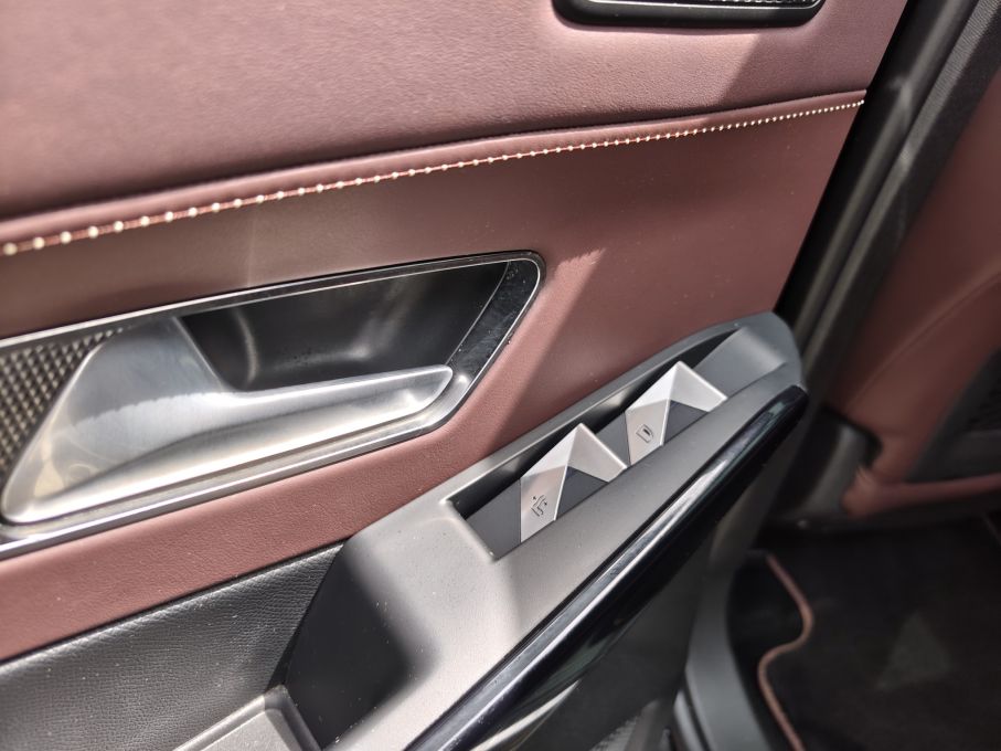 NOWA LOKALIZACJA DS7 CROSSBACK 1,6 T 225 KM LA PREMIERE 9