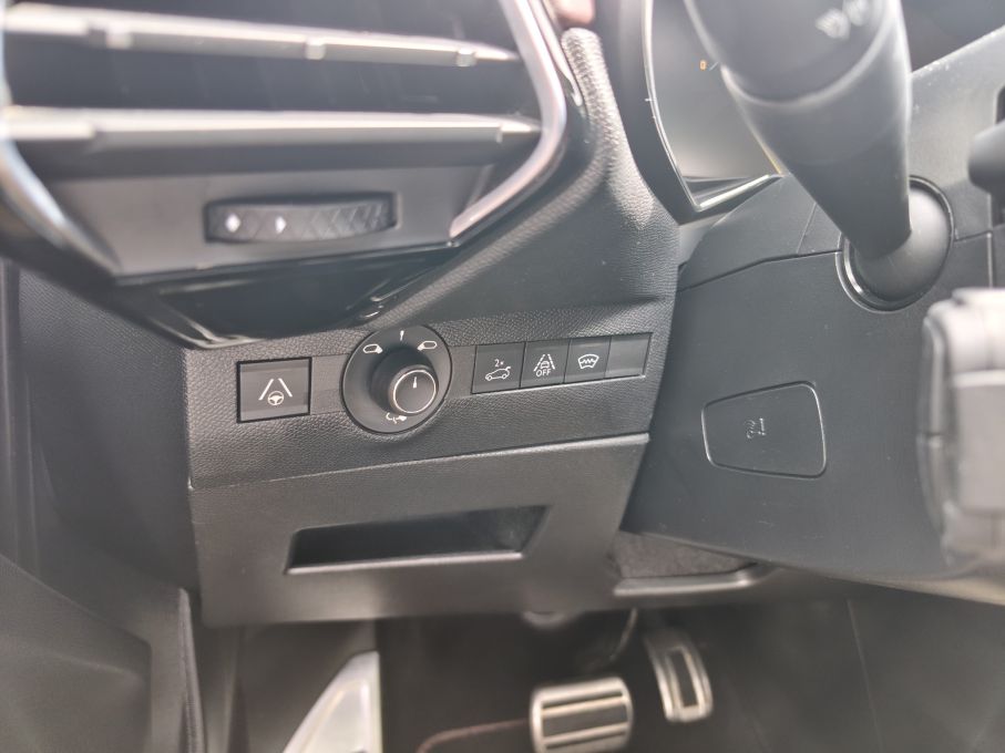 NOWA LOKALIZACJA DS7 CROSSBACK 1,6 T 225 KM LA PREMIERE 20