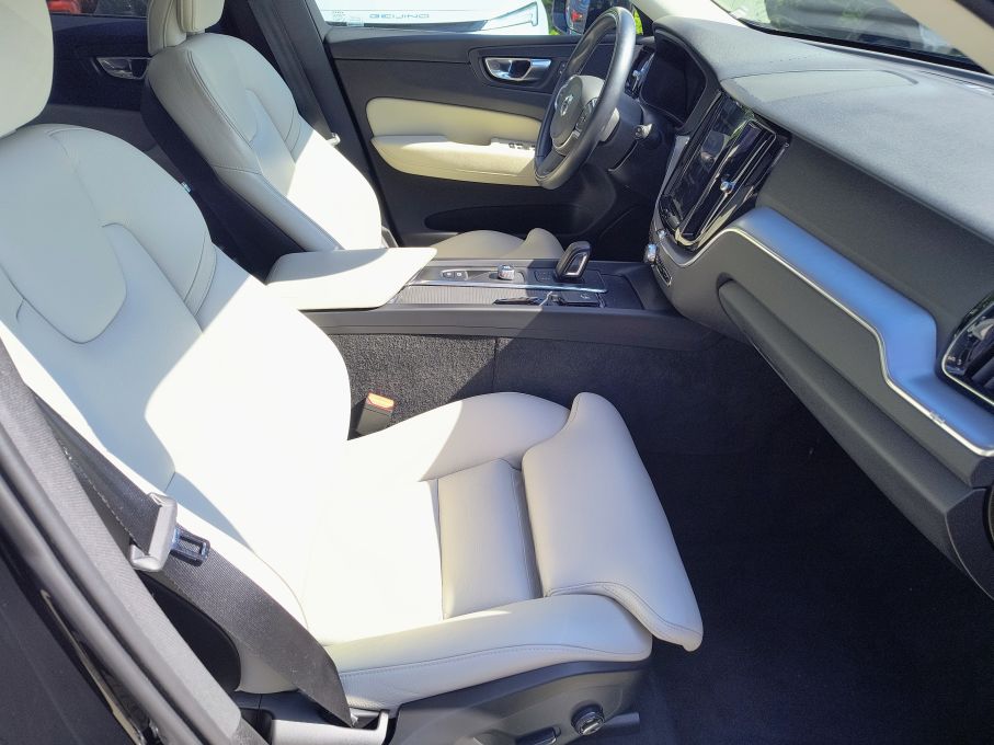 NOWA LOKALIZACJA Volvo XC60 2.0T 250KM Momentum 4x4 Serwis VAT23% 13