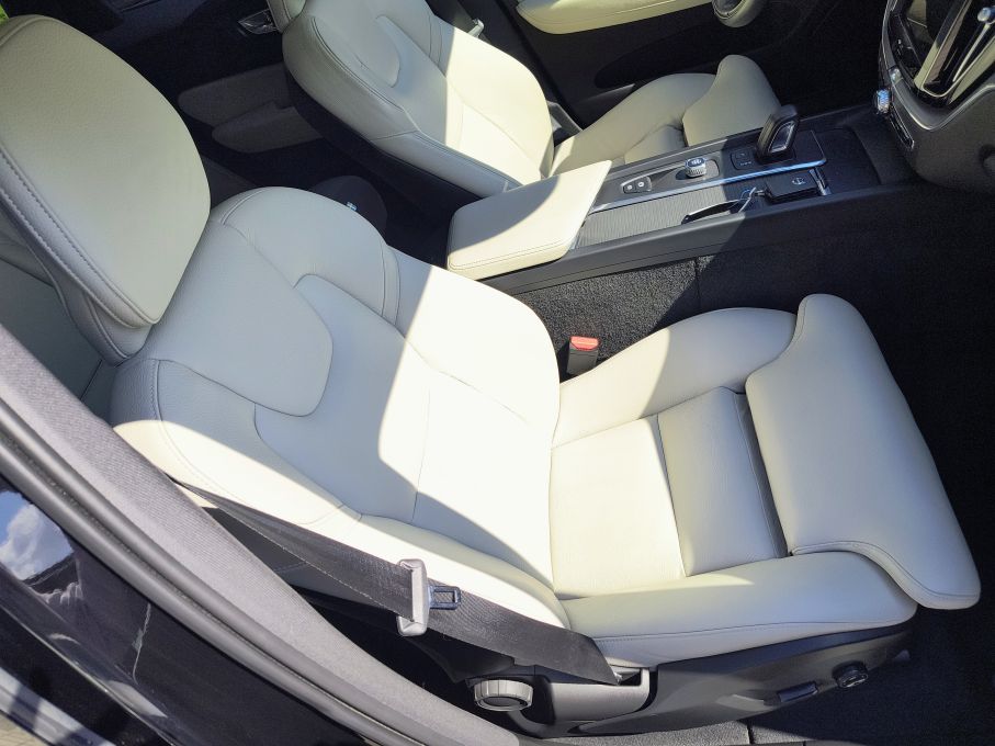 NOWA LOKALIZACJA Volvo XC60 2.0T 250KM Momentum 4x4 Serwis VAT23% 15