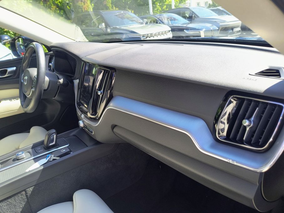 NOWA LOKALIZACJA Volvo XC60 2.0T 250KM Momentum 4x4 Serwis VAT23% 19