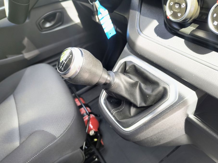 NOWA LOKALIZACJA Renault Trafic L2H1 2.0 dci 130KM Zabudowa Warsztatowa Vat23% 16