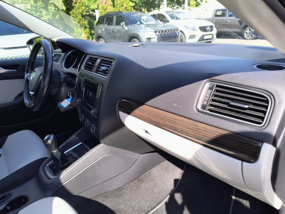 NOWA LOKALIZACJA VW Jetta 1.4 TSI 125KM SalonPL Niski Przebieg Gwarancja 18
