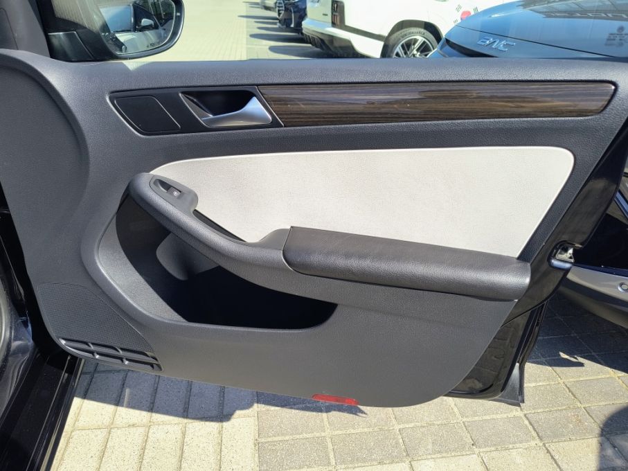 NOWA LOKALIZACJA VW Jetta 1.4 TSI 125KM SalonPL Niski Przebieg Gwarancja 19