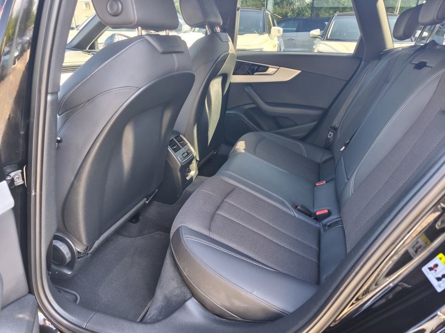 AUDI A4 40 TFSI AVANT SALON GWARANCJA VAT23 12