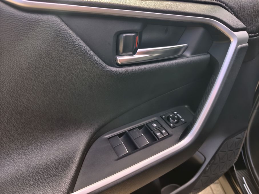 TOYOTA RAV 4  BLACK EDITION BY JBL 2.5 HYBRID AWD 13
