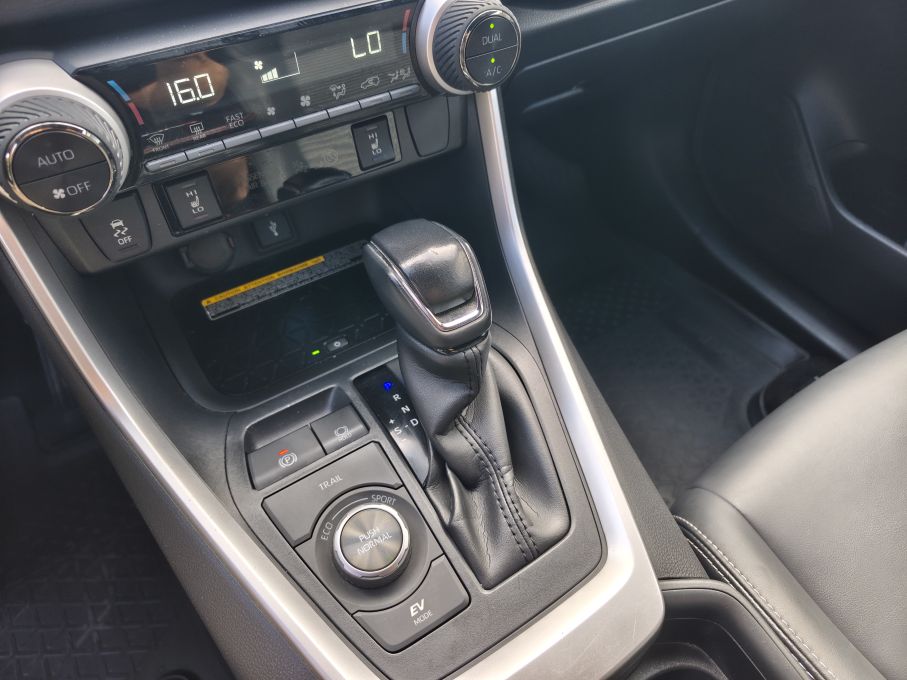 TOYOTA RAV 4  BLACK EDITION BY JBL 2.5 HYBRID AWD 22