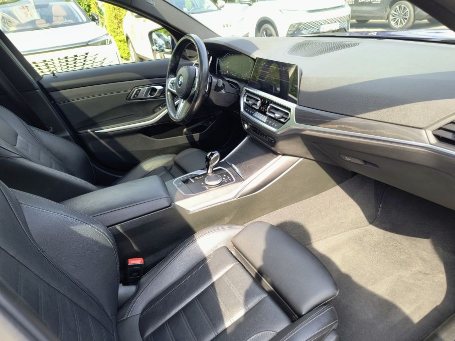 NOWA LOKALIZACJA Bmw 330i x drive 255KM M pakiet Piekny kolor 15