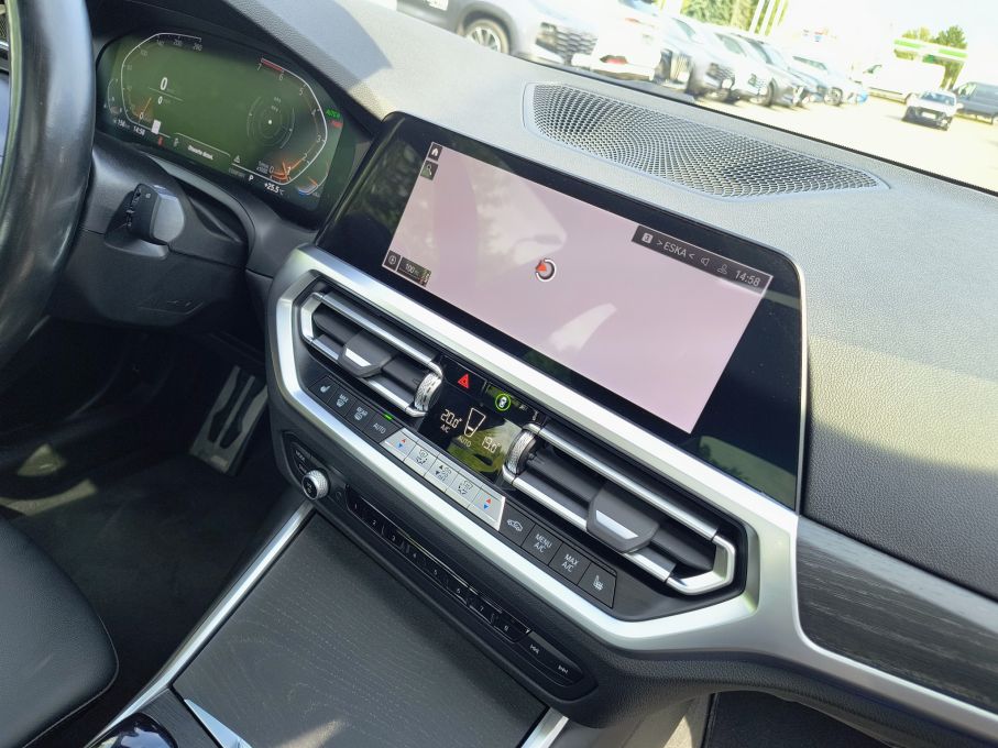 NOWA LOKALIZACJA Bmw 330i x drive 255KM M pakiet Piekny kolor 18