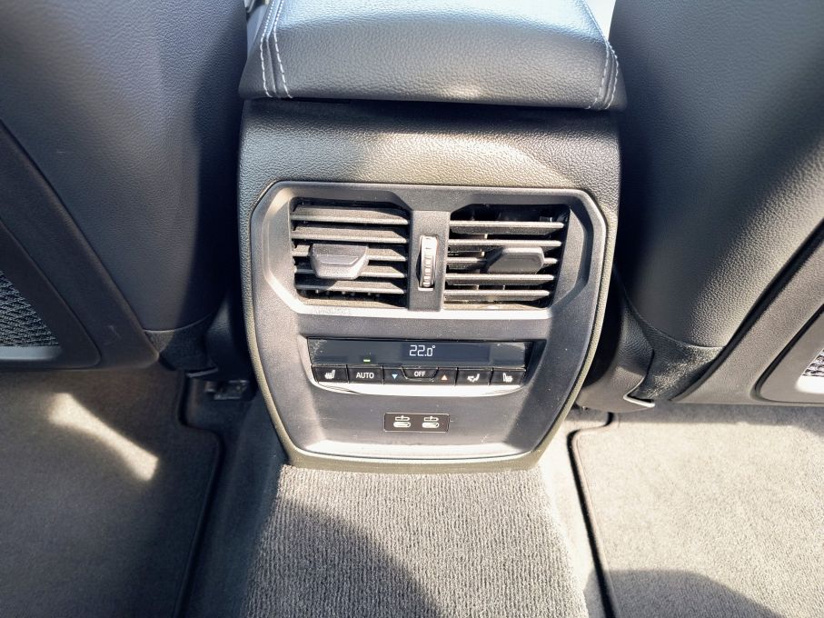 NOWA LOKALIZACJA Bmw 330i x drive 255KM M pakiet Piekny kolor 25