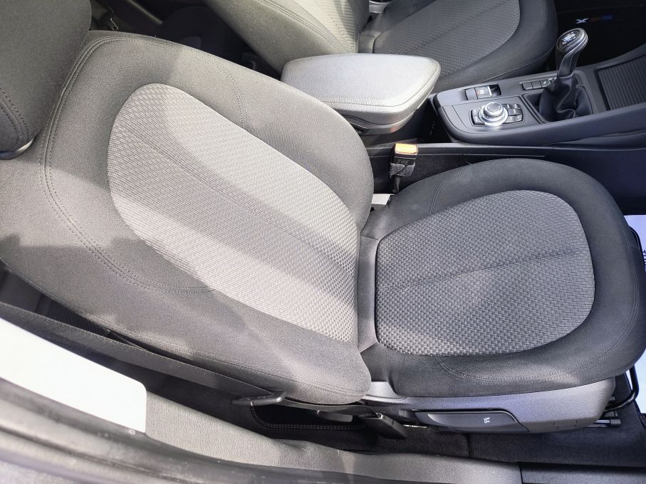 NOWA LOKALIZACJA BMW X1 2.0D Bezwypadkowa Serwis BMW Navi Gwarancja 14
