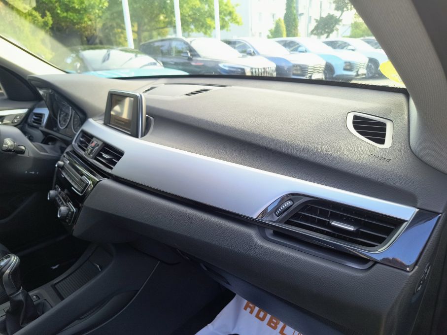 NOWA LOKALIZACJA BMW X1 2.0D Bezwypadkowa Serwis BMW Navi Gwarancja 17