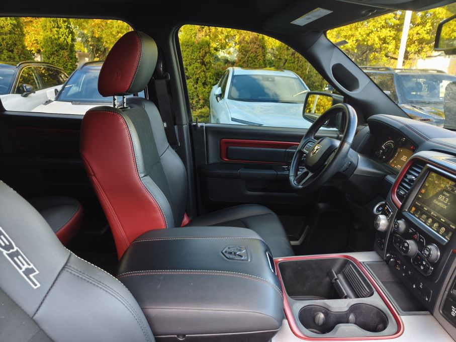 NOWA LOKALIZACJA Dodge Ram 1500 Rebel 5,7 Hemi podwójna kabina VAT23% 16