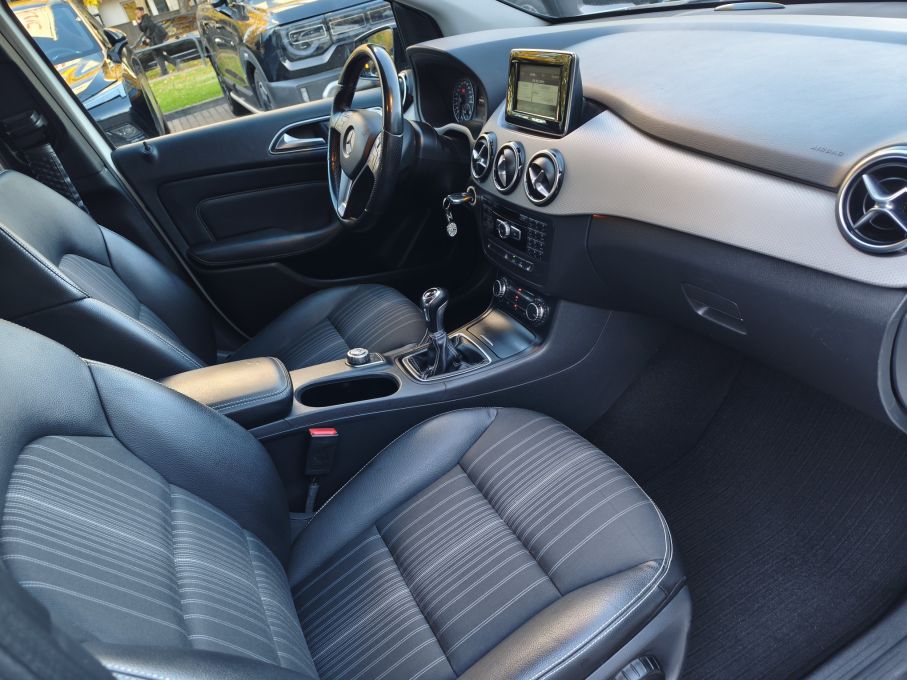 NOWA LOKALIZACJA Mercedes B 180 Sport Mega Wyposażenie i Serwis 14