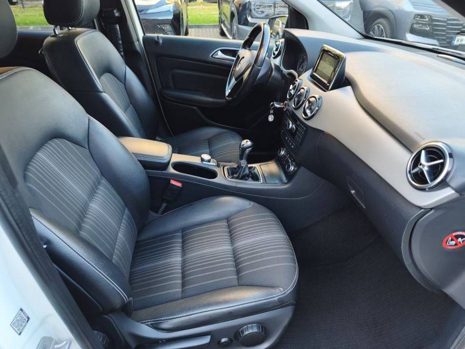 NOWA LOKALIZACJA Mercedes B 180 Sport Mega Wyposażenie i Serwis 15
