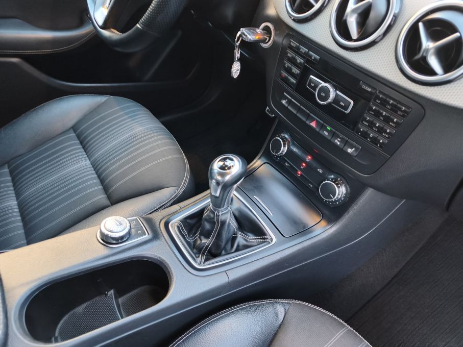NOWA LOKALIZACJA Mercedes B 180 Sport Mega Wyposażenie i Serwis 17