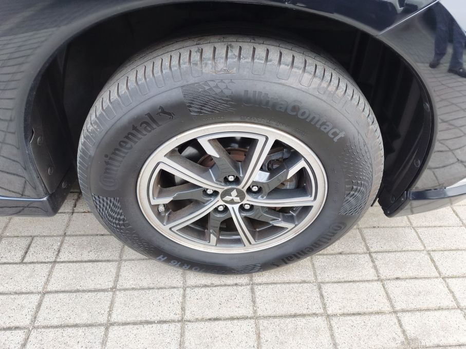 Mitsubishi Outlander 2.4 PHEV 4X4 LIFT 11