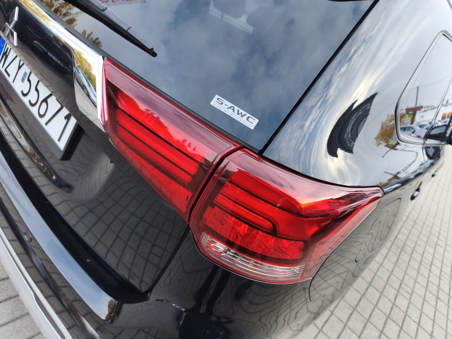 Mitsubishi Outlander 2.4 PHEV 4X4 LIFT 13