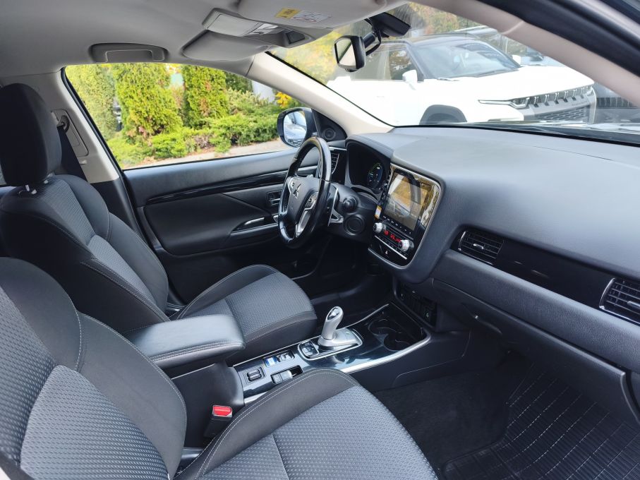 Mitsubishi Outlander 2.4 PHEV 4X4 LIFT 14
