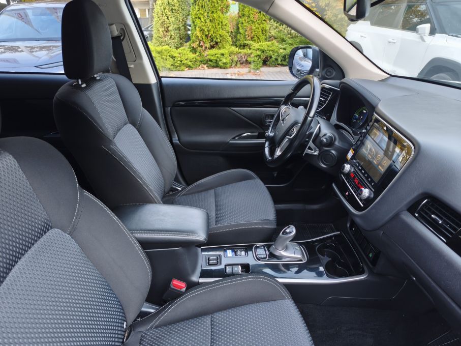 Mitsubishi Outlander 2.4 PHEV 4X4 LIFT 15