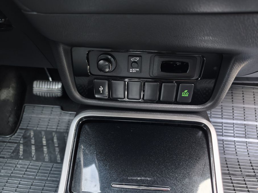Mitsubishi Outlander 2.4 PHEV 4X4 LIFT 19