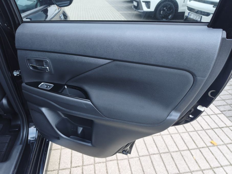 Mitsubishi Outlander 2.4 PHEV 4X4 LIFT 25