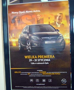 plakat zapraszający na premierę Opla Astra IV