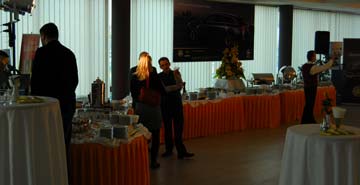 Jedzenie w czasie przedpremiery Opla Astra IV w Dixi-Car Raszyn