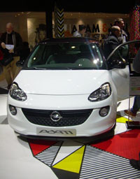Biały Opel Adam