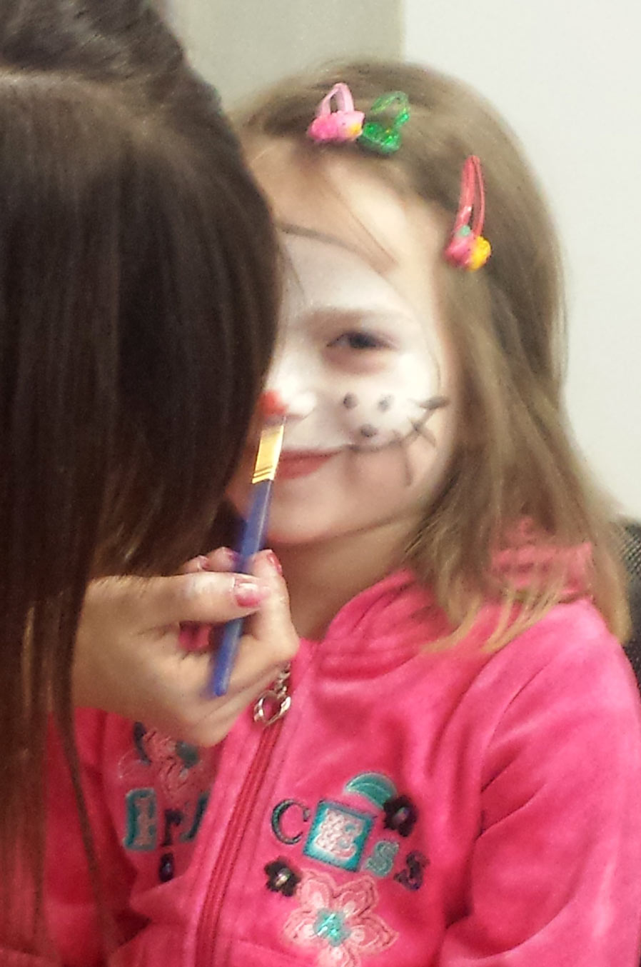 Malowanie twarzy dziewczynka