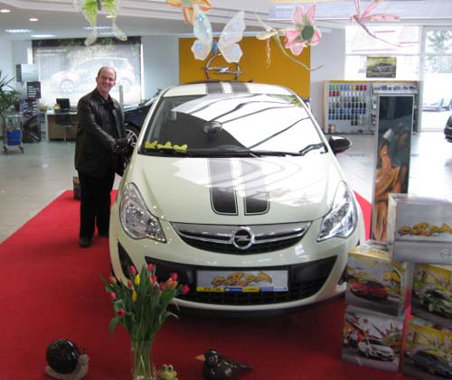 Corsa 2011 z pakietem Linea - widok z przodu - premiera w Opel Dixi-Car Radom