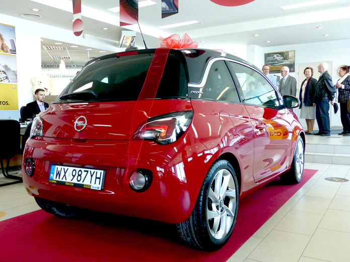 Opel Adam na czerwonym dywanie