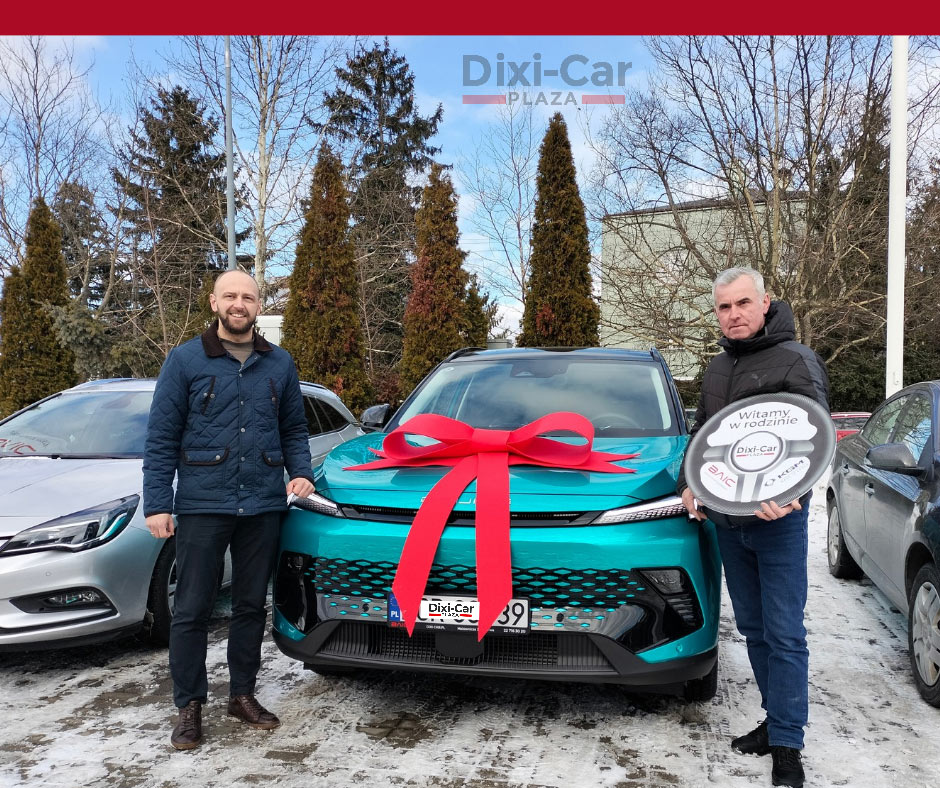 Wydanie klientowi nowego samochodu - seledynowy BAIC 5