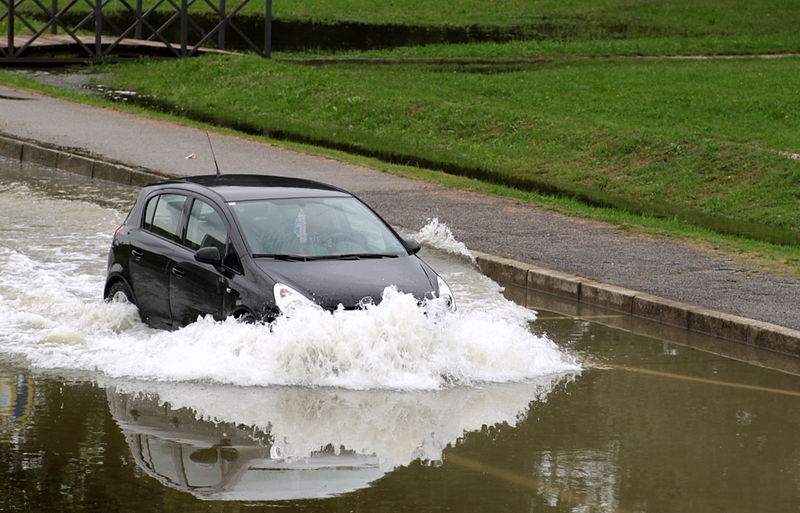 Opel Corsa powódź