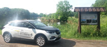 Opel Grandland X eskapada, nad wodą