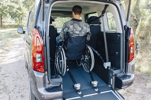 Wózek inwalidzki w Oplu Combo