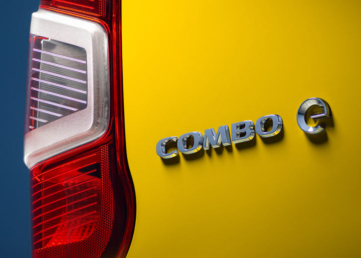 Emblemat Opel Combo-e Cargo elektryczny na prąd